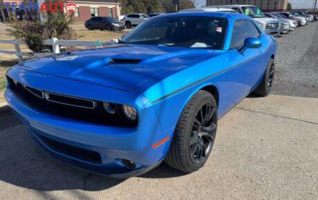 2015 Dodge Challenger SXT's photo