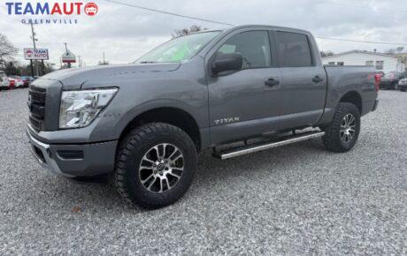 2024 Nissan Titan SV's photo