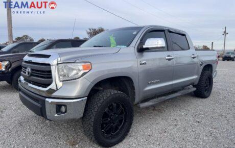 2015 Toyota Tundra SR5's photo