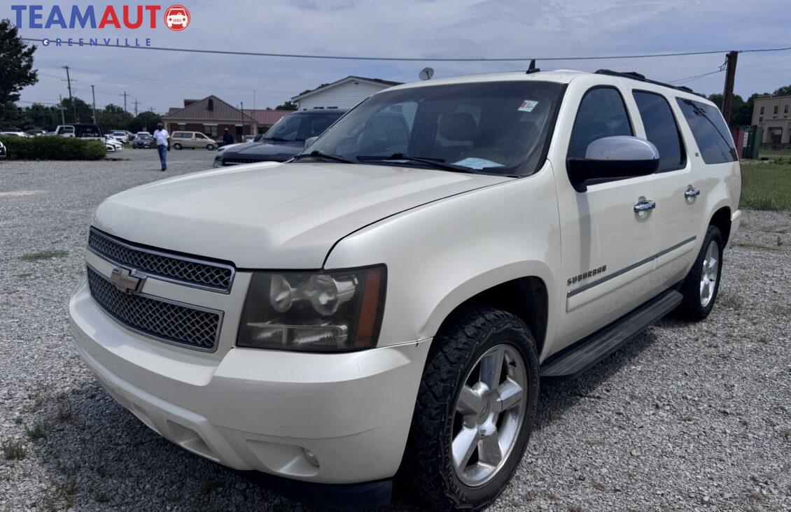 2011 Chevrolet Suburban's photo